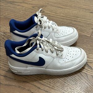 Nike Kids White and Navy Sneakers 1Y